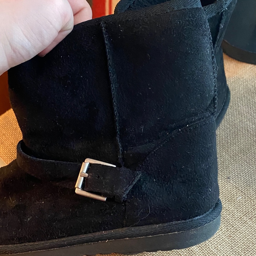 The Children’s Place Black Boots - Picture 7 of 8